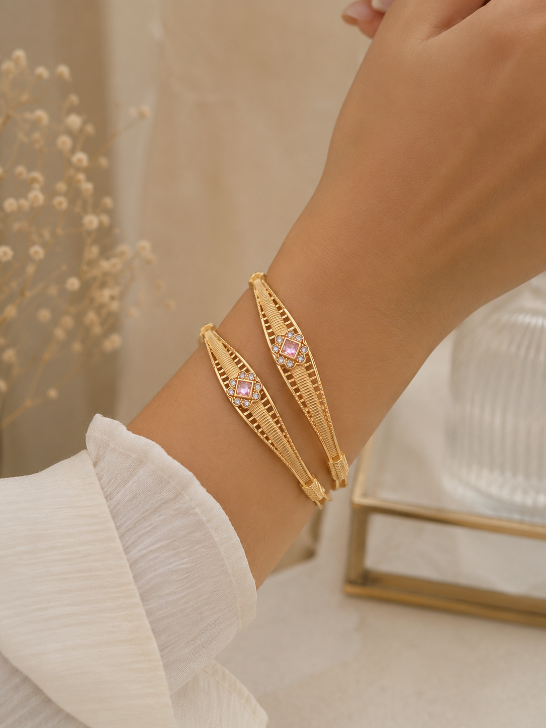 Subtle glamour for your everyday shine.