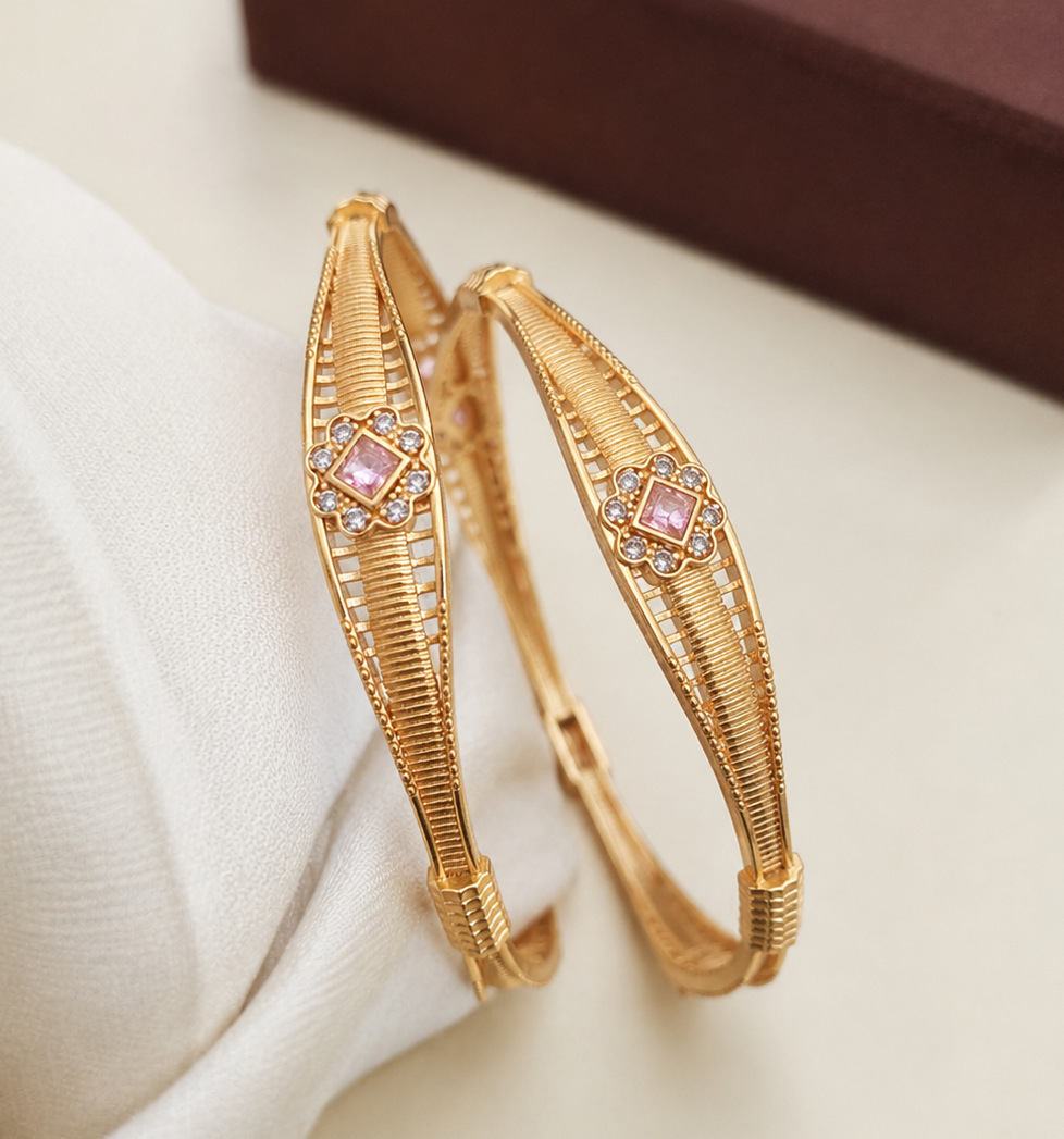 Subtle glamour for your everyday shine. 2